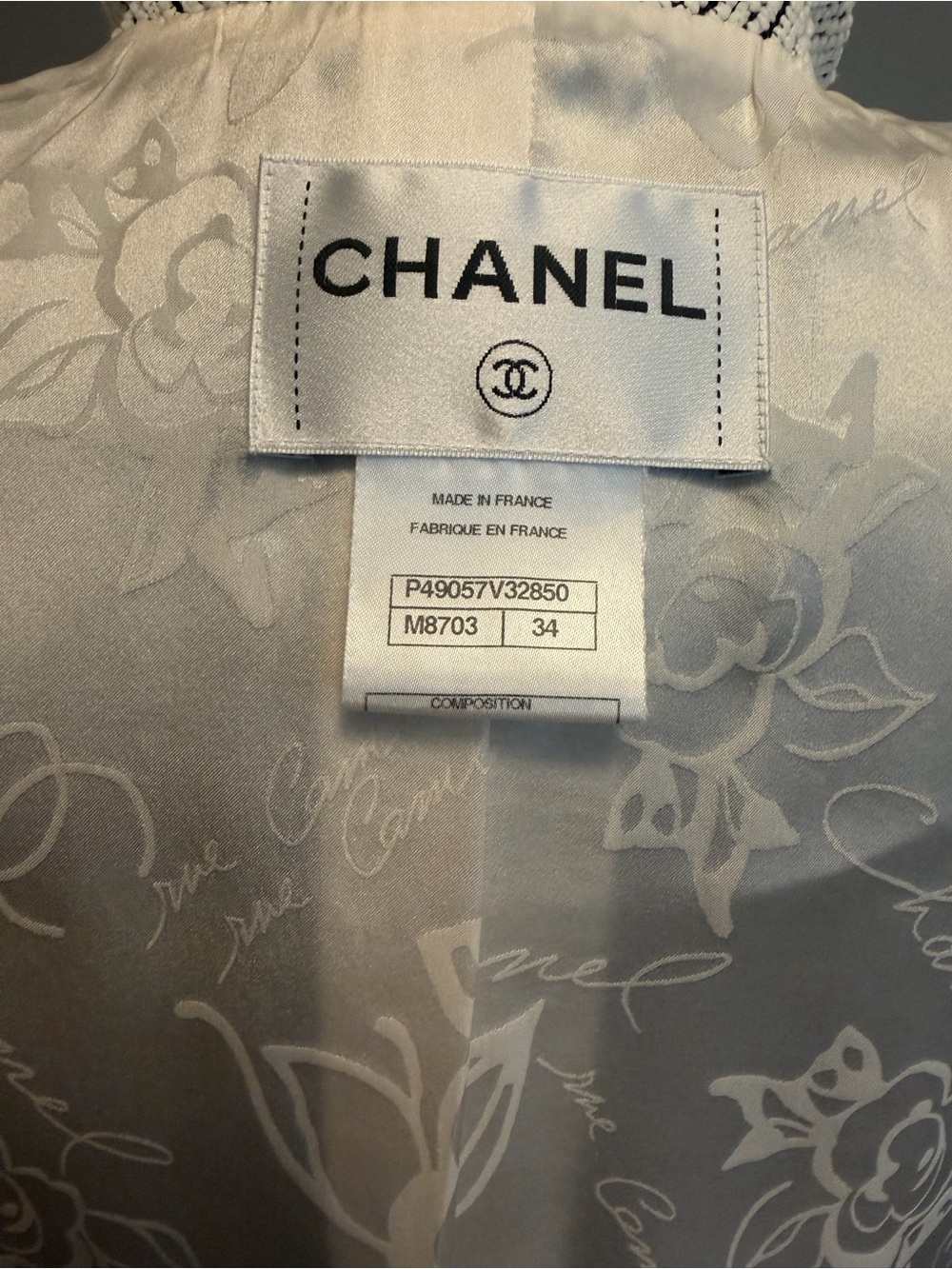 Vintage CHANEL White and Gray Textured Tweed Jacket CC Logo Buttons US 2 14P - Picture 12 of 14